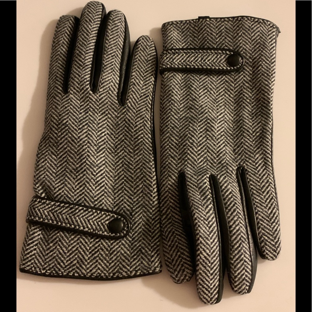 The Loft Black/White Gloves size Medium NWOT